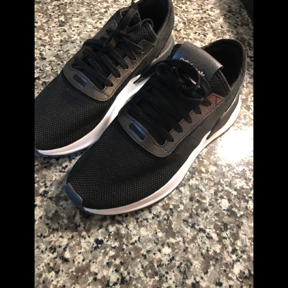 Adidas athletic sneakers size 8.5 🖤